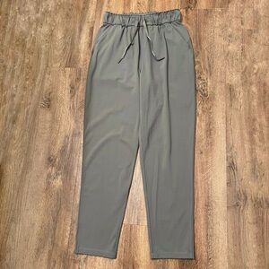 Lululemon Keep Moving Pant Grey Sage‎ Size 4